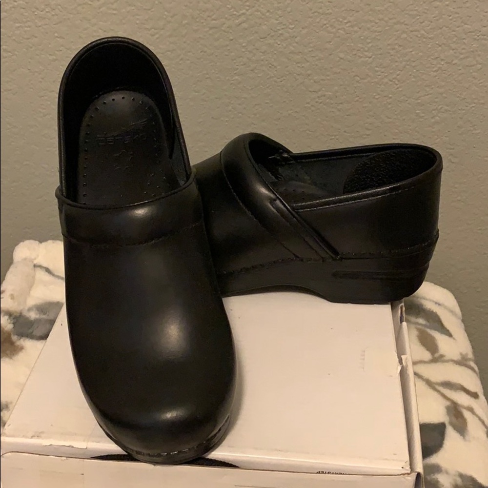 Black Danskos
